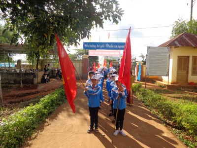 Học sinh Trường THCS Đan Phượng Chuẩn bị cho lễ khai giảng năm học mới 2024-2025