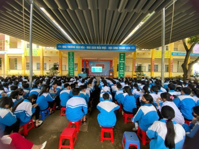 TRƯỜNG THCS ĐAN PHƯỢNG PHÁT ĐỘNG ỦNG HỘ ĐỒNG  BÀO BÃO LỤT