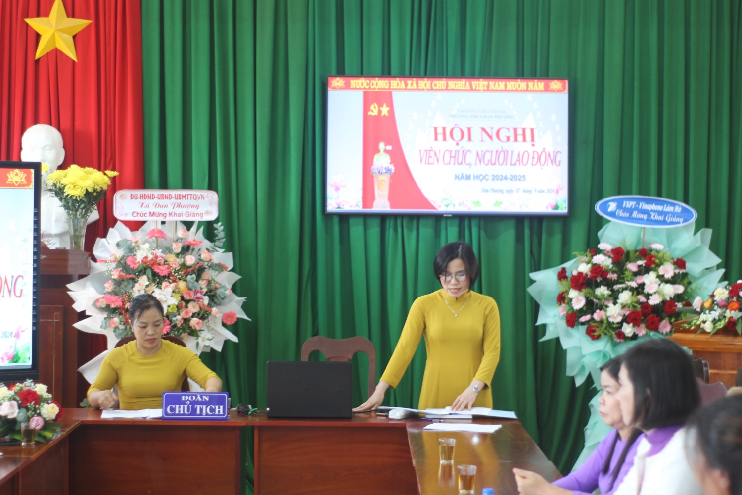 Cô Đỗ Thị Minh Huệ - Phụ trách quản lý Phó Hiệu Trưởng Nhà Trường